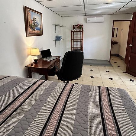 El Callejon Guest House León Extérieur photo